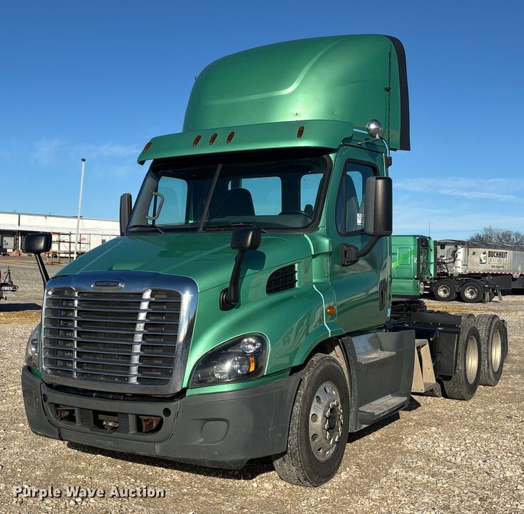 2019 Freightliner Cascadia 113 semi truck - DW7369