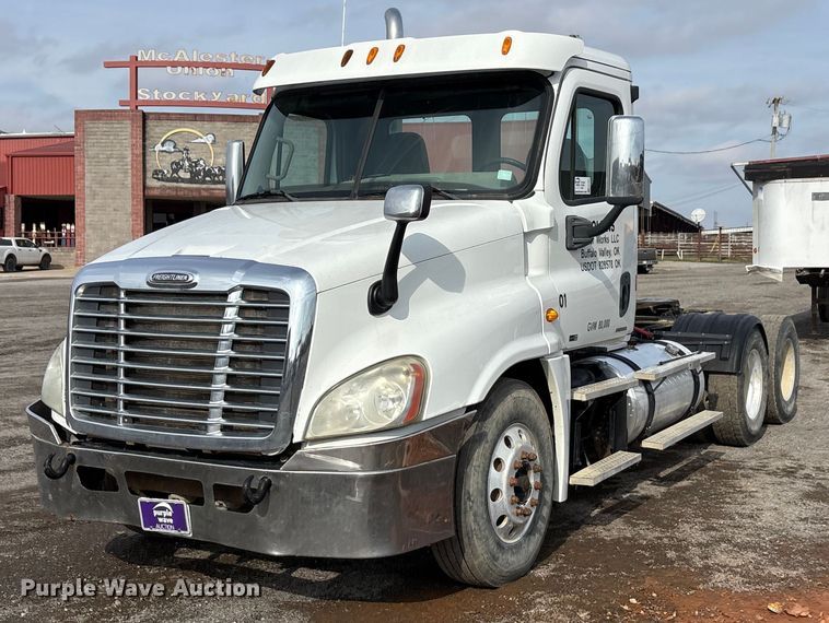 2012 Freightliner Cascadia semi truck - EA7831