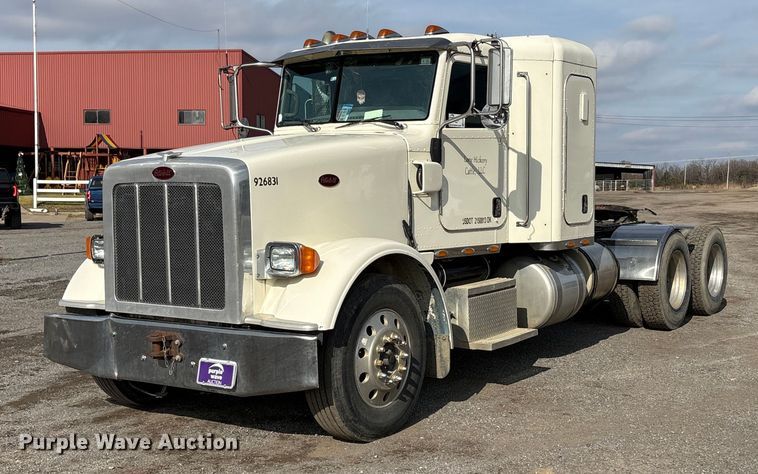 2013 Peterbilt 367 semi truck - EA7833