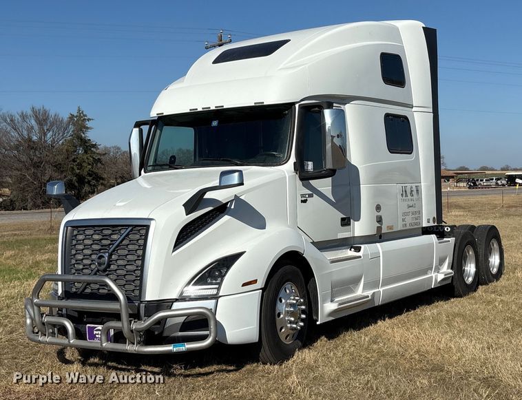 2019 Volvo VNL semi truck - EA7901