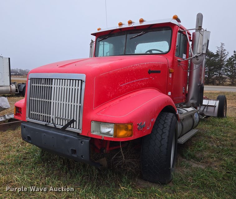 1993 International Harvester 9400 semi truck - EB1163