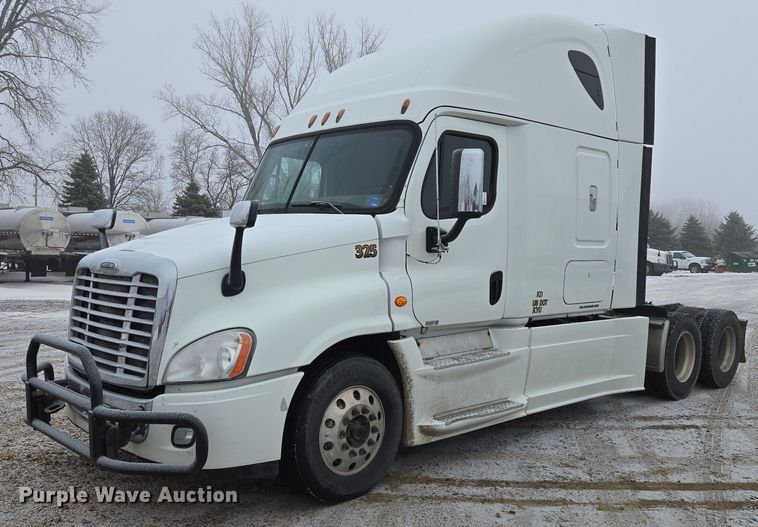 2019 Freightliner Cascadia glider kit semi truck - EB1210