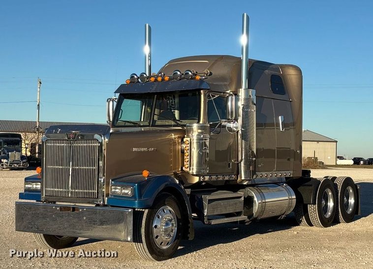 2005 Western Star 4900 semi truck - ED2461