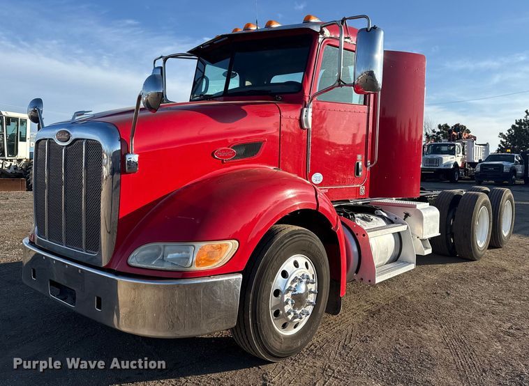 2012 Peterbilt 384 semi truck - EG1865