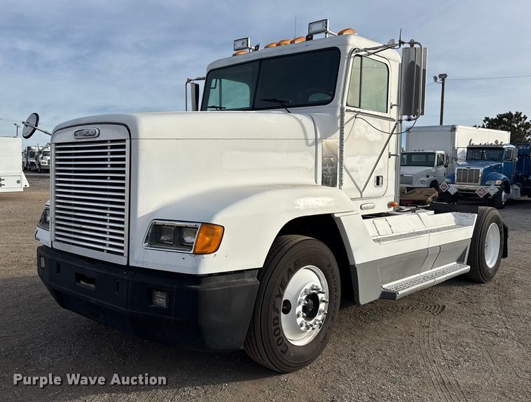 1999 Freightliner semi truck - EG1901