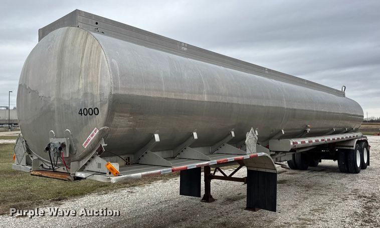 1981 Pullman Trailmobile F15S-42CI tank trailer - EN0801