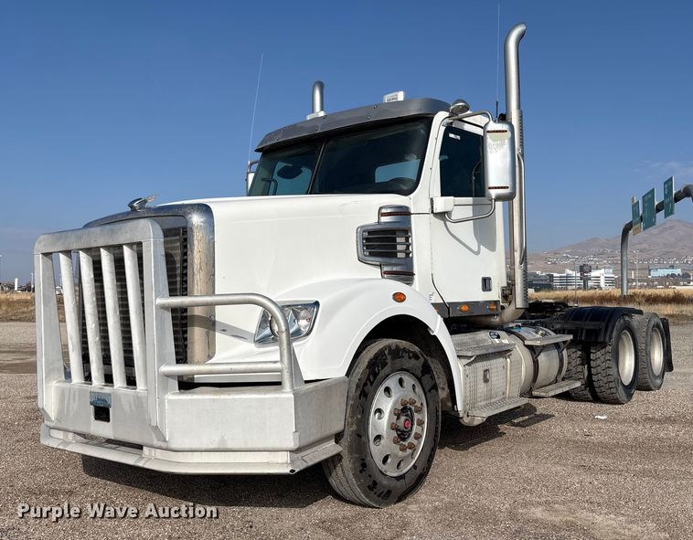 2013 Freightliner Coronado semi truck - EU8558