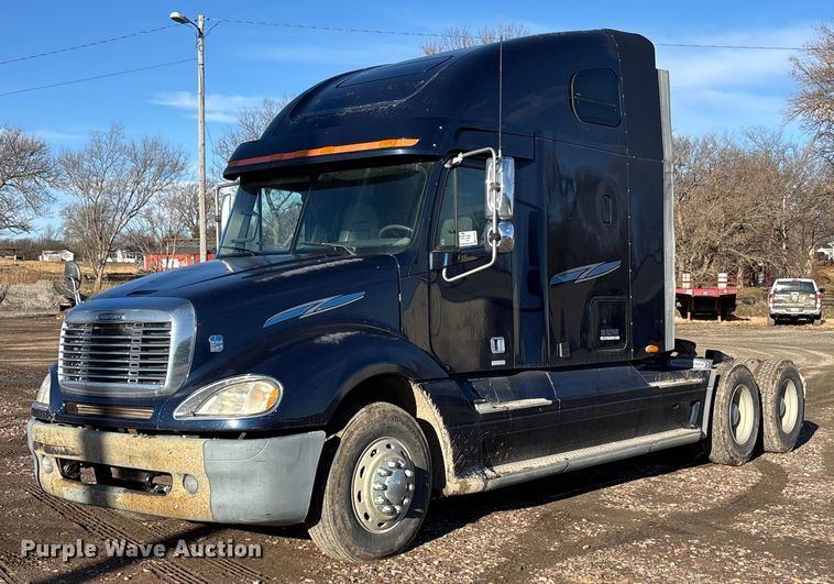 2003 Freightliner Columbia semi truck - FG1652
