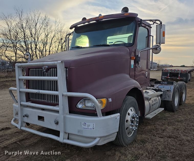 2003 International 9200I semi truck - FI0740