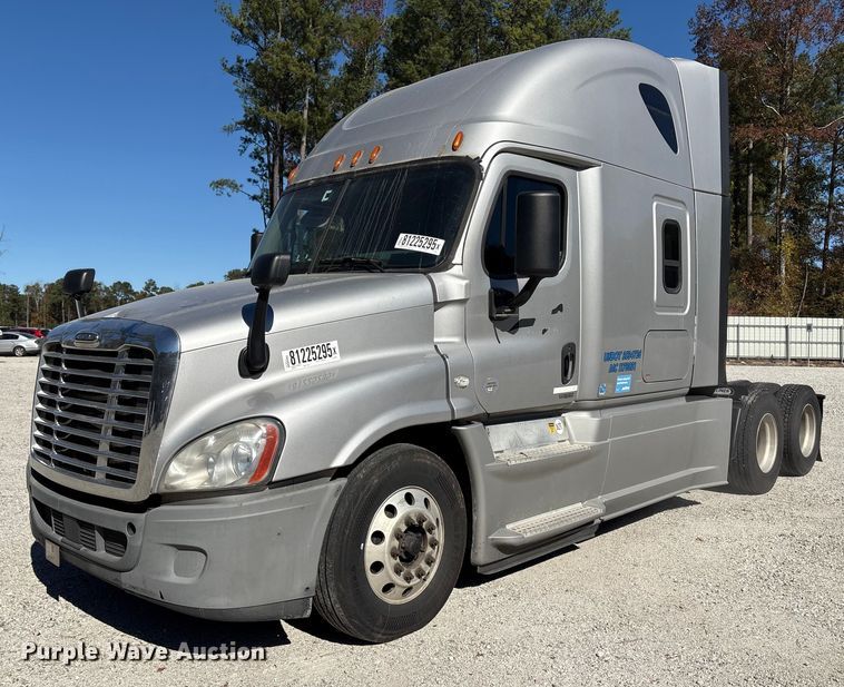 2016 Freightliner Cascadia semi truck - YA1150