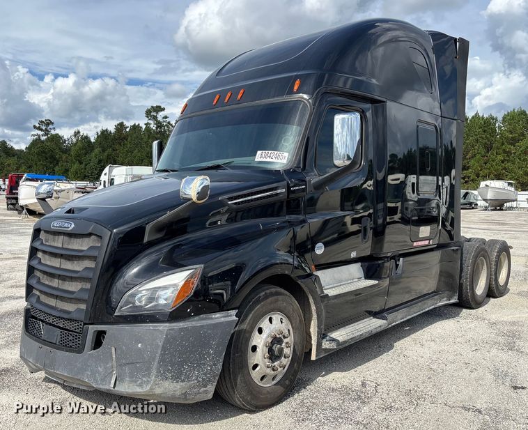2019 Freightliner Cascadia semi truck - YA1170