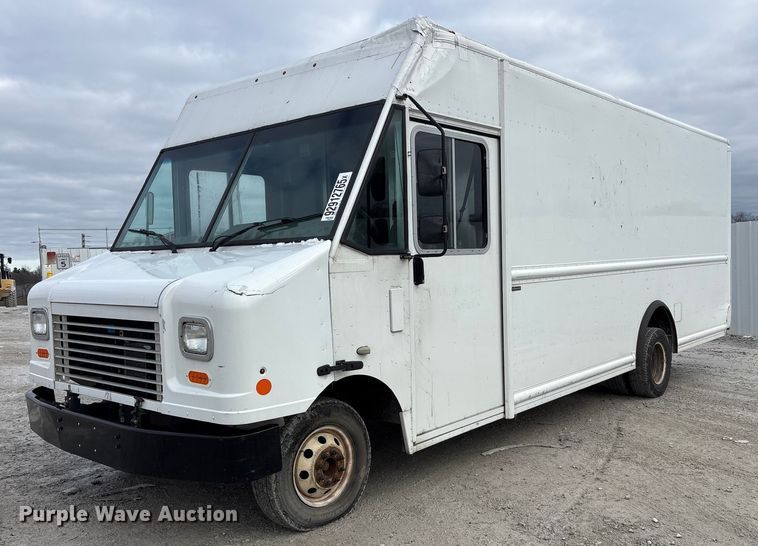 2021 Ford E450 Super Duty delivery truck - YA1573