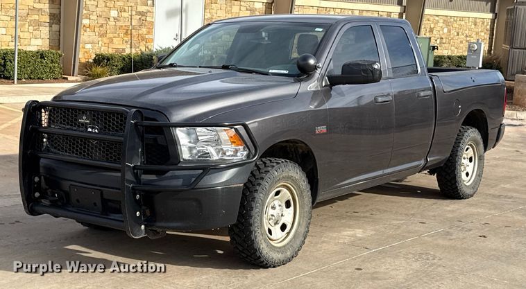 2020 RAM 1500 Classic Ext. Cab pickup truck - ES5541