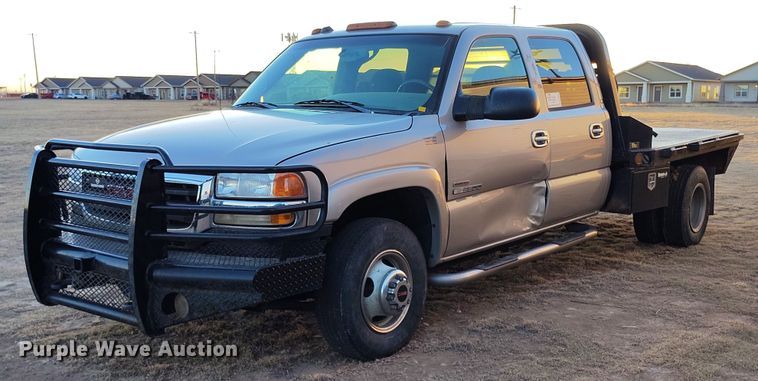2005 GMC Sierra 3500 SLE Crew Cab flatbed pickup truck - DT0827
