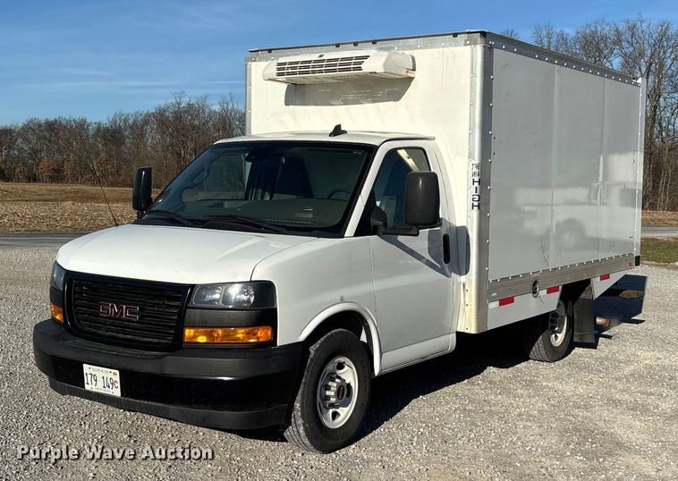 2019 GMC Savana G3500 box truck - DW7374