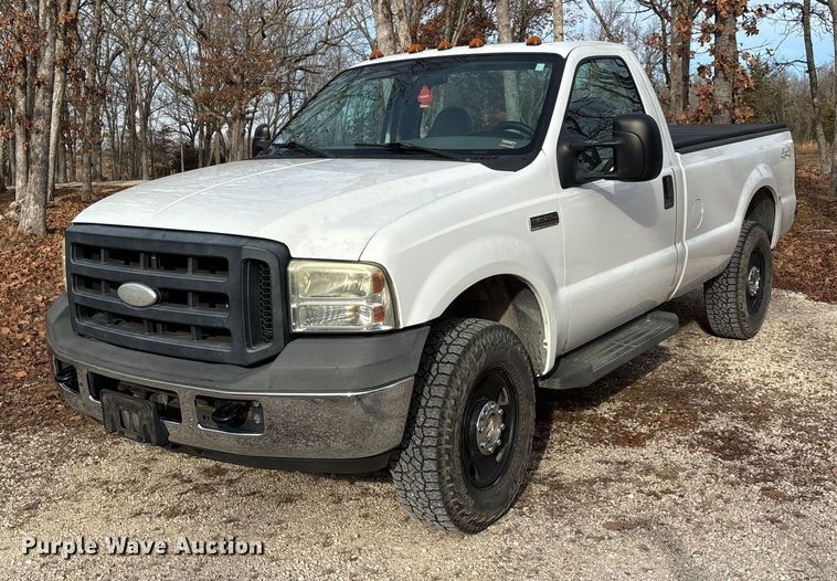 2007 Ford F250 Super Duty pickup truck - DW7375