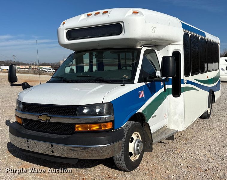 2014 Chevrolet Express 4500 shuttle bus - DW7376