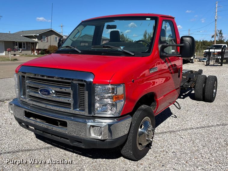 2018 Ford E450 Super Duty van cab and chassis - EJ7679
