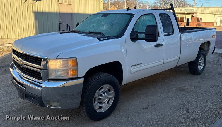 2010 Chevrolet Silverado 2500HD Ext. Cab pickup truck - EN0172