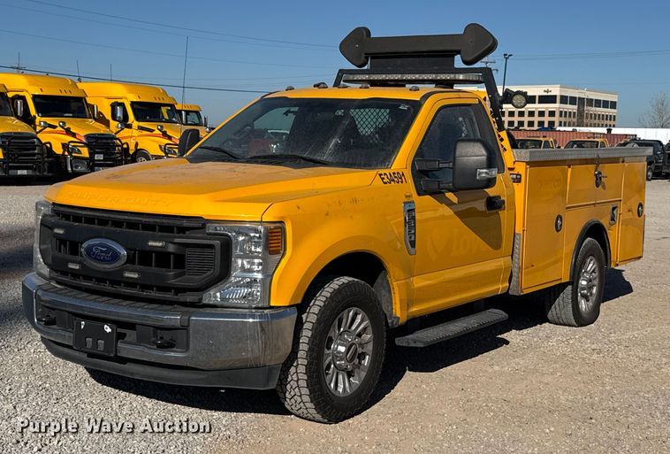 2020 Ford F350 Super Duty XL utility bed pickup truck - ES5588