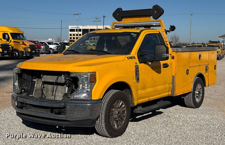 2022 Ford F350 Super Duty XL utility bed pickup truck - ES5591