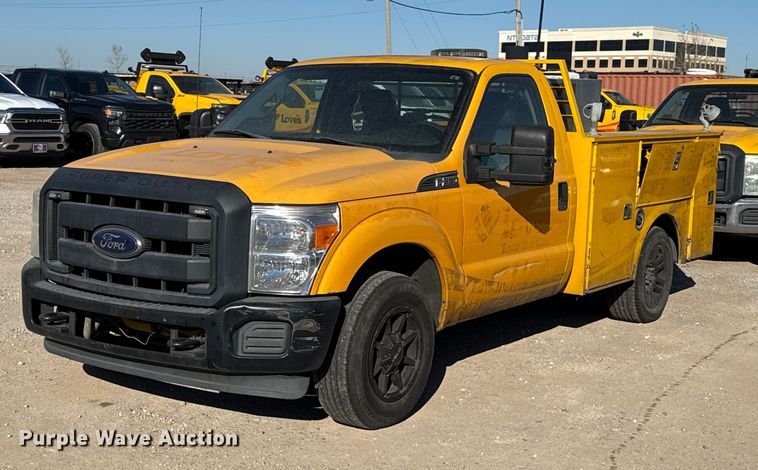 2015 Ford F350 Super Duty utility bed pickup truck - ES5592
