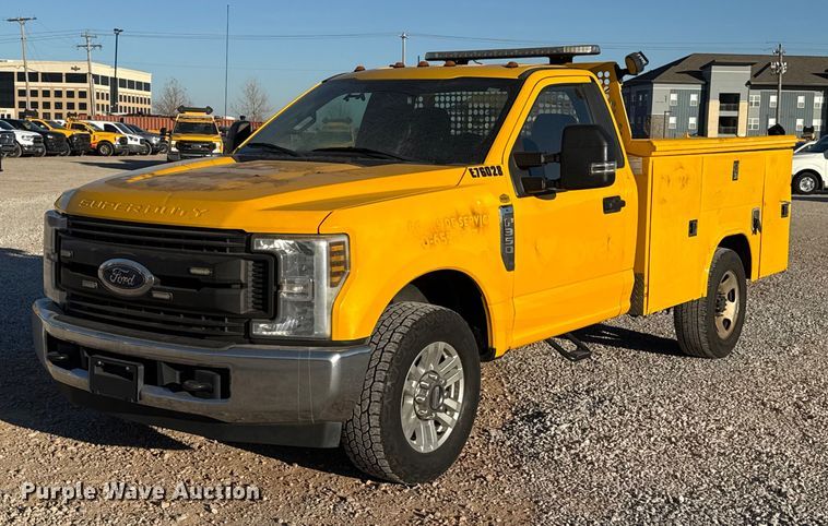 2019 Ford F350 Super Duty XL utility bed pickup truck - ES5594