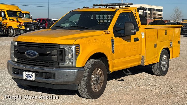 2019 Ford F350 Super Duty XL utility bed pickup truck - ES5597