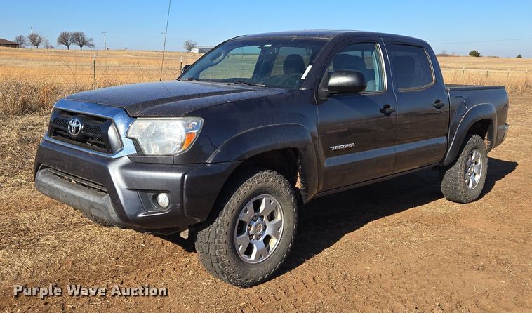 2013 Toyota Tacoma Crew Cab pickup truck - ET1099