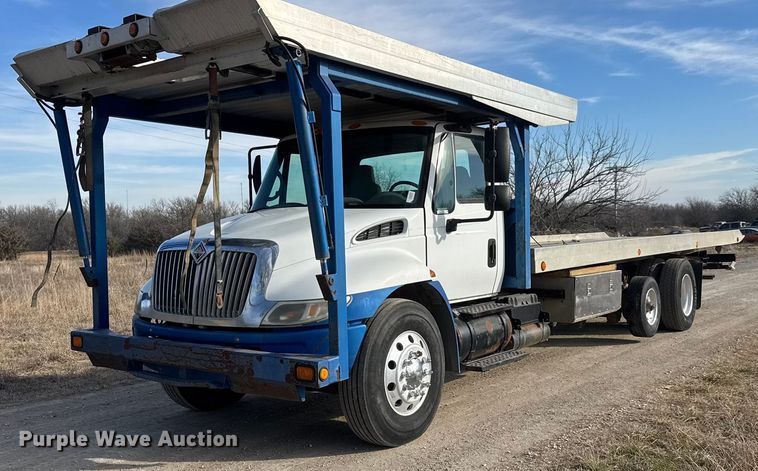 2004 International 4400 rollback truck - ET4129