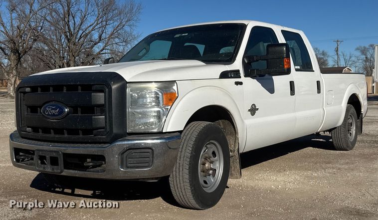 2015 Ford F350 Crew Cab pickup truck - ET4143
