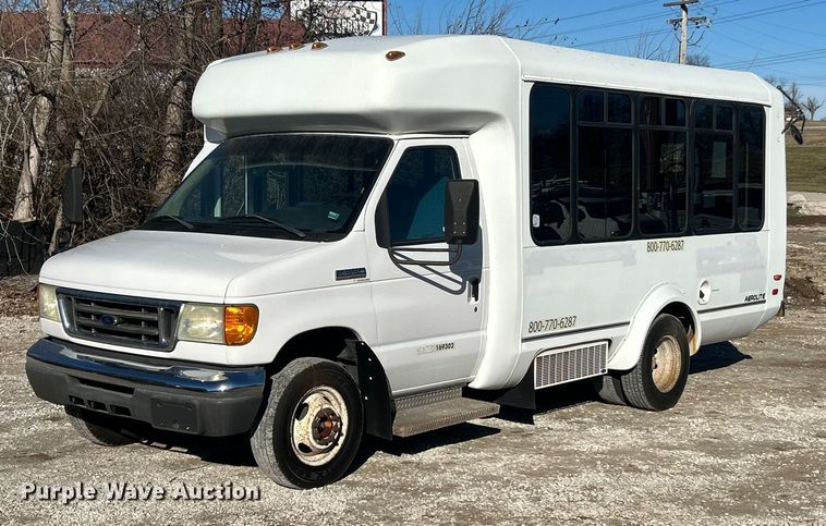 2006 Ford E350 Super Duty shuttle bus - ET6818