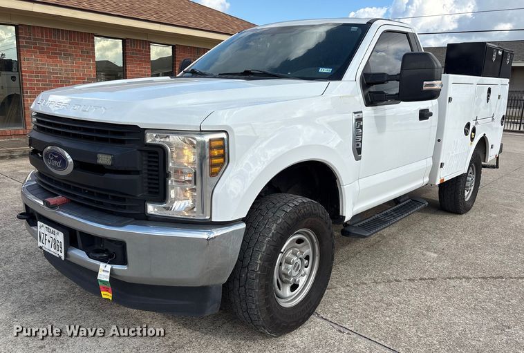 2019 Ford F250 Super Duty utility bed pickup truck - EU7123