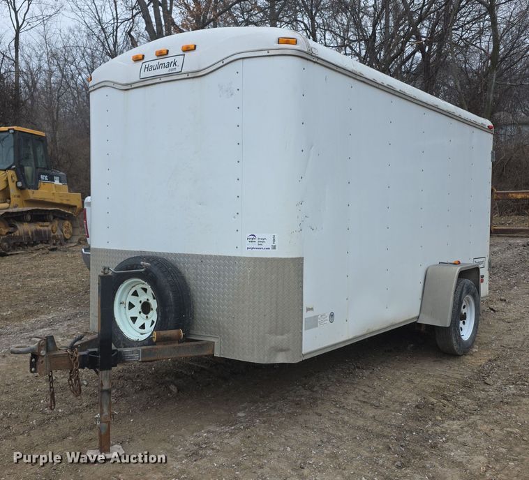 2004 Haulmark Transport DLX enclosed cargo trailer - FI0814