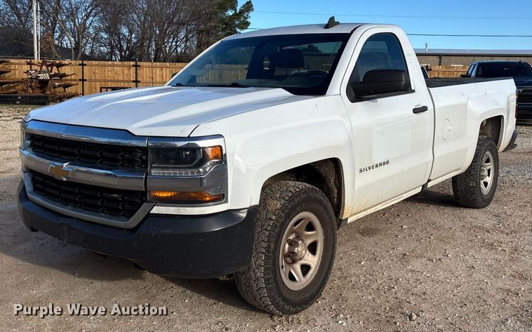 2016 Chevrolet Silverado 1500 pickup truck - FI1608