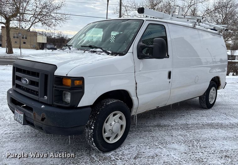 2013 Ford E150 van - FK1042