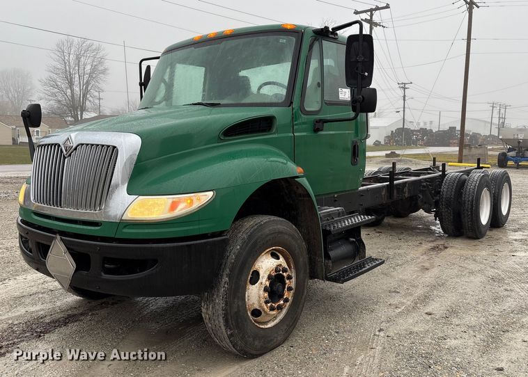 2008 International 4400 truck cab and chassis - FK1061