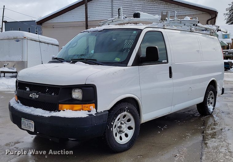 2014 Chevrolet Express van - IH9387