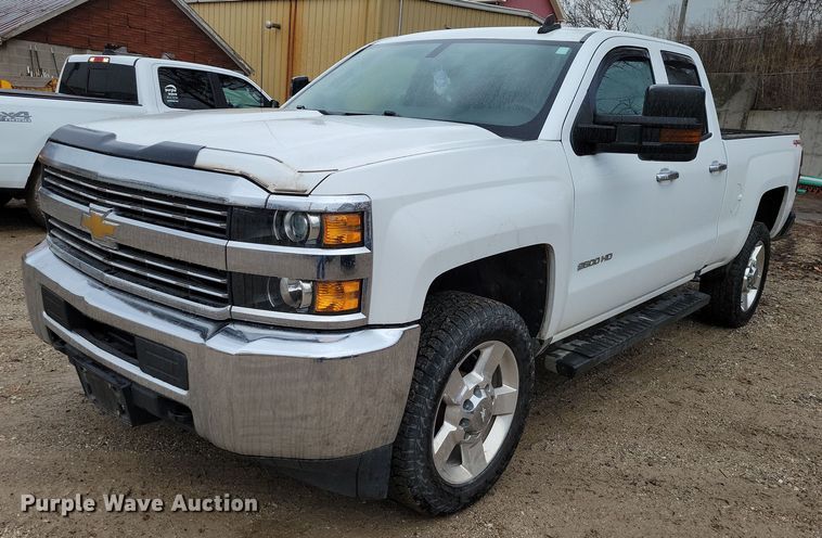 2017 Chevrolet Silverado 2500HD Crew Cab pickup truck - NO9867