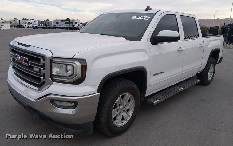 2017 GMC Sierra 1500 Crew Cab pickup truck - YA1773