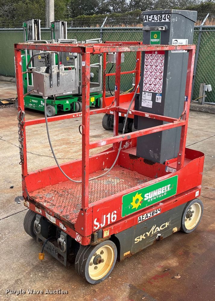 2017 SkyJack SJ16 vertical lift - DU0335