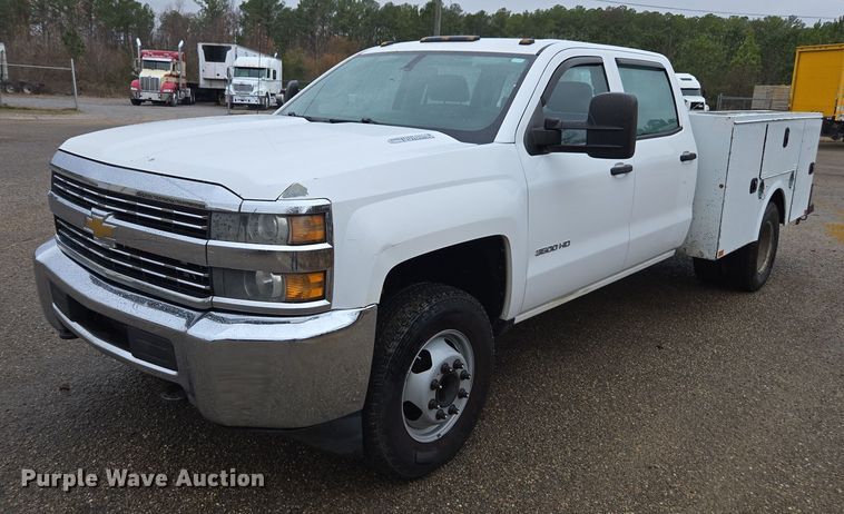 2015 Chevrolet Silverado 2500HD Crew Cab utility bed pickup truck - DU2656