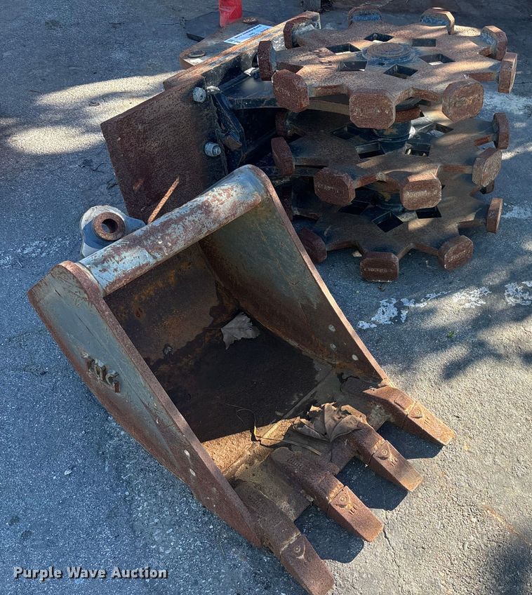 (2) excavator attachments - DW1274