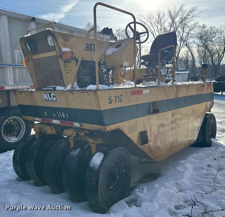 Caterpillar PS-110 pneumatic roller - DW4400