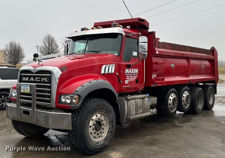 2018 Mack GU713 dump truck - EA2230