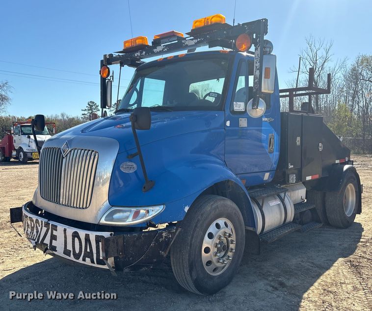 2009 International 8600 SBA semi truck - EA7159