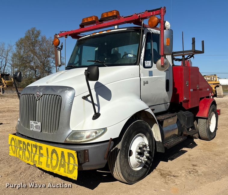 2006 International 8600 semi truck - EA7160