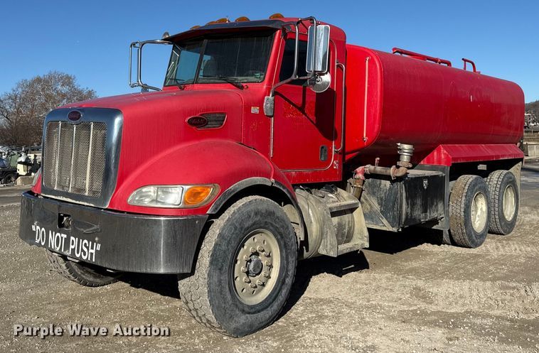 2006 Peterbilt 335 water truck - EC4532