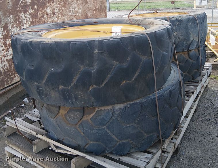 (4) 400/75-28 tires and wheels - EE4978