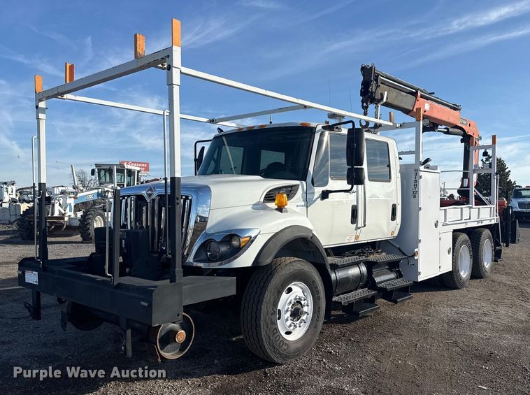 2010 International 7500 crane truck - EG1915